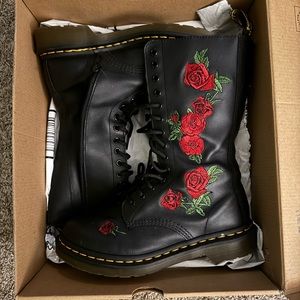 Dr. Martens-Vonda